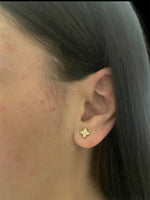 Charger l'image dans la galerie, Fortuna-Boucles d'oreilles trèfle stylisé-Argent 925-Oxyde de zirconium