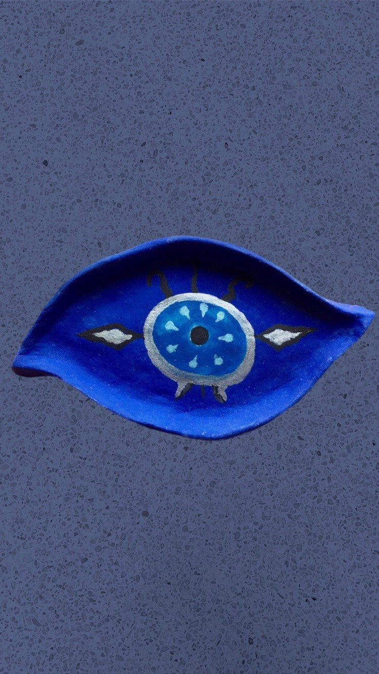 L'oeil protecteur-Sculpture en argile-Fabriquée à la main